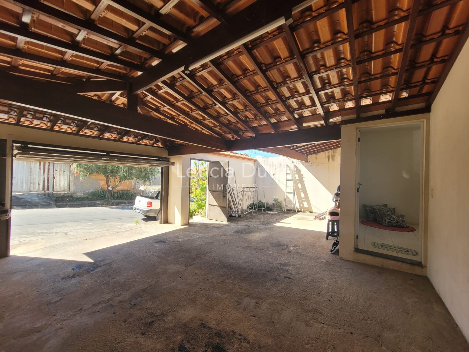 Casa em Parque da Floresta  — foto 3 de 24